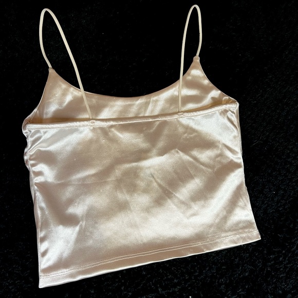 Pink silk cropped tank - Picture 2 of 3